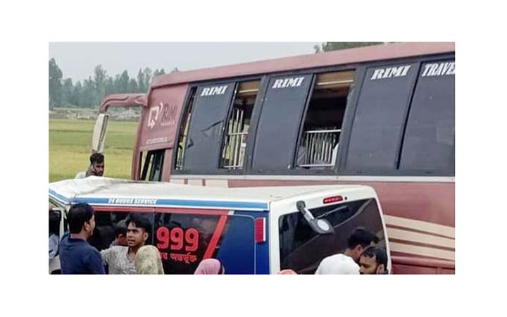 সিরাজগঞ্জে বাস-অ্যাম্বুলেন্স সংঘর্ষে ৩ জন নিহত