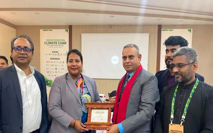 নেপালে জলবায়ু ক্যাম্পে সম্মাননা পেলেন স্টামফোর্ড উপাচার্য