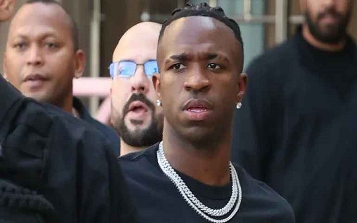 ভিনিসিউসকে ব্যঙ্গ করায় ৪ জনের জেল