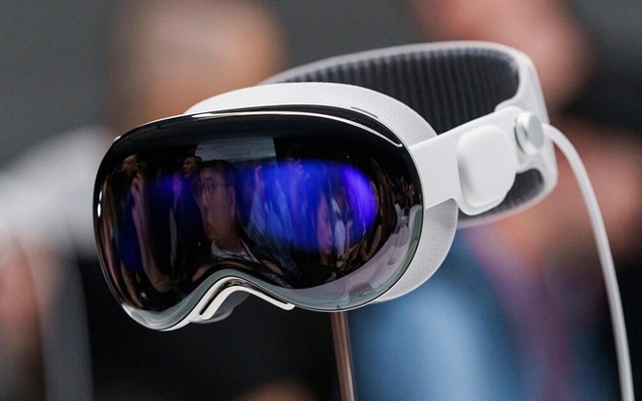 অ্যাপলের ভিশন প্রোতে প্রথম আপডেট