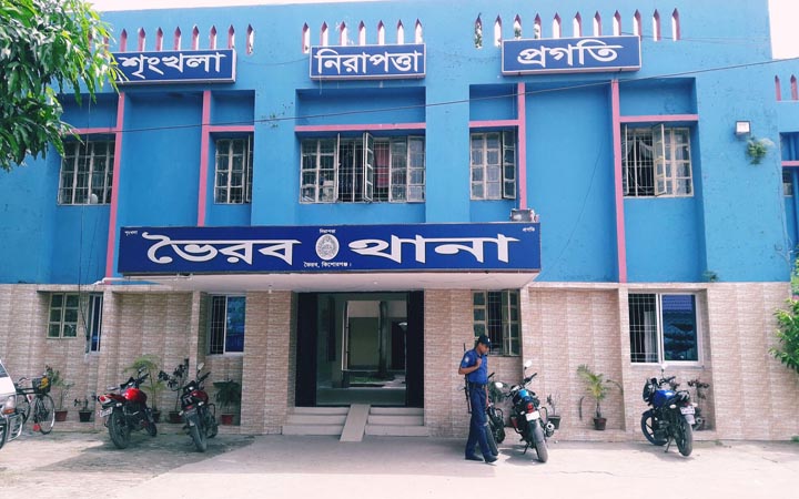 ভৈরবে মাইকে ঘোষণা দিয়ে দুপক্ষের সংঘর্ষ, আহত ১৫