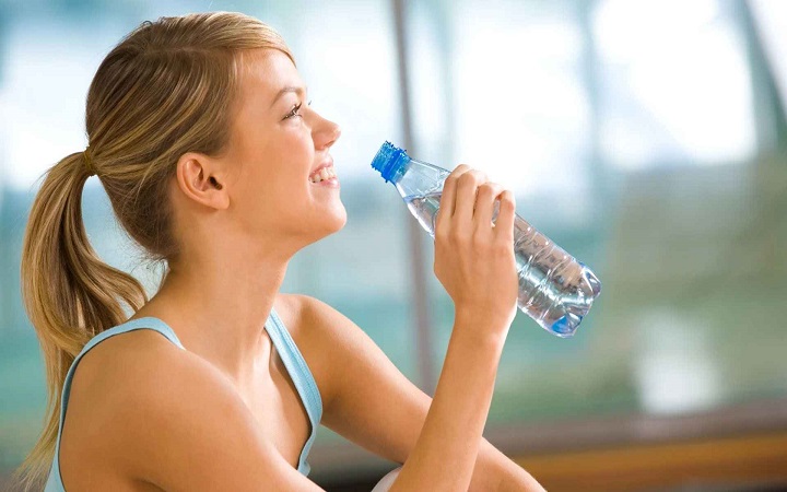 কিডনি ভালো রাখতে দিনে কত লিটার পানি পান করা উচিত?