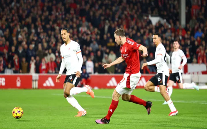 নটিংহ্যামে হোঁচটের পর দুঃসময় চোখ রাঙাচ্ছে লিভারপুলকে