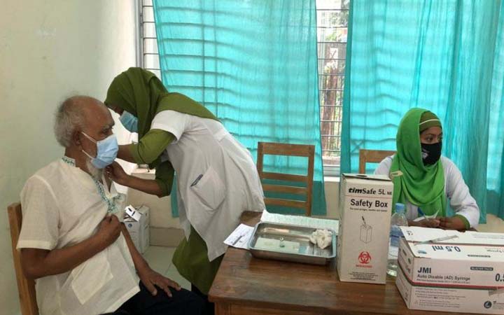 করোনার টিকা দ্বিতীয় ডোজ না নিলে কী হবে