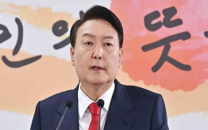 দক্ষিণ কোরিয়ার অভিশংসিত প্রেসিডেন্ট গ্রেফতার