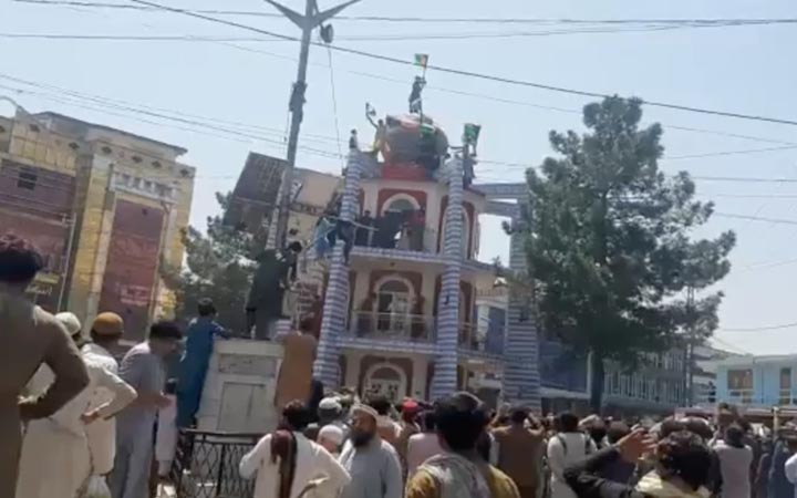 আফগান পতাকা না বদলানোর দাবিতে জালালাবাদে বিক্ষোভ, নিহত ২