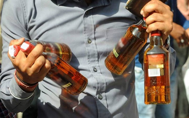 ভারতের পাঞ্জাবে বিষাক্ত মদ পান করে ১৪ জনের মৃত্যু