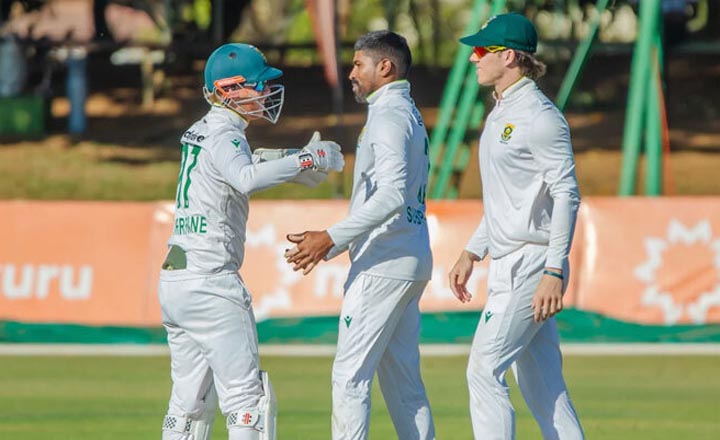 ৪৫৬ রান দূরে থেকে অলআউট হলো জিম্বাবুয়ে